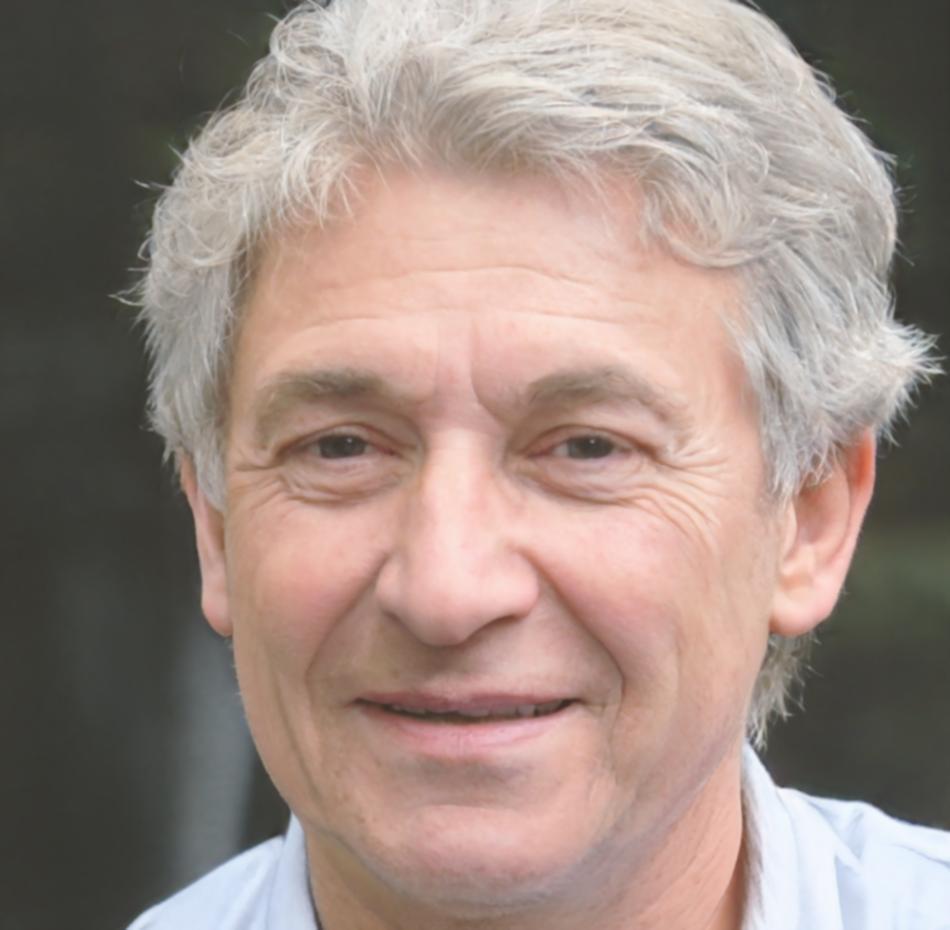 Retrato de Aurelio Mendizábal, especialista en educación financiera personal